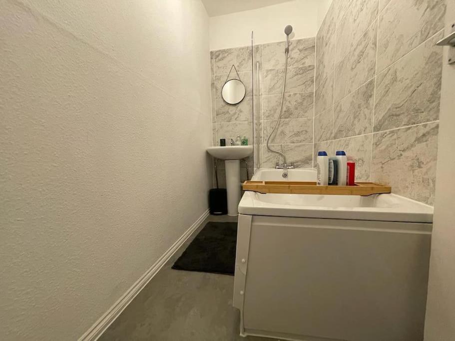 Beautiful 2 Bedroom On Tower Bridge ลอนดอน ภายนอก รูปภาพ