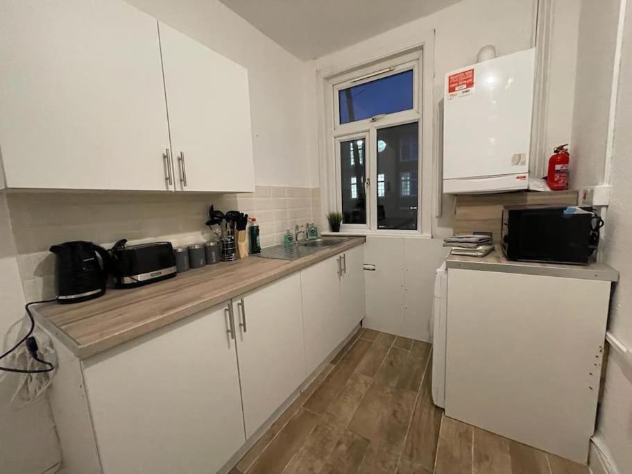 Beautiful 2 Bedroom On Tower Bridge ลอนดอน ภายนอก รูปภาพ