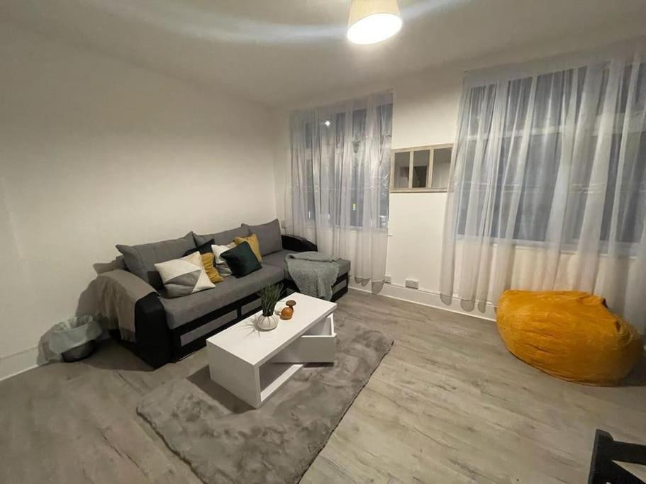 Beautiful 2 Bedroom On Tower Bridge ลอนดอน ภายนอก รูปภาพ