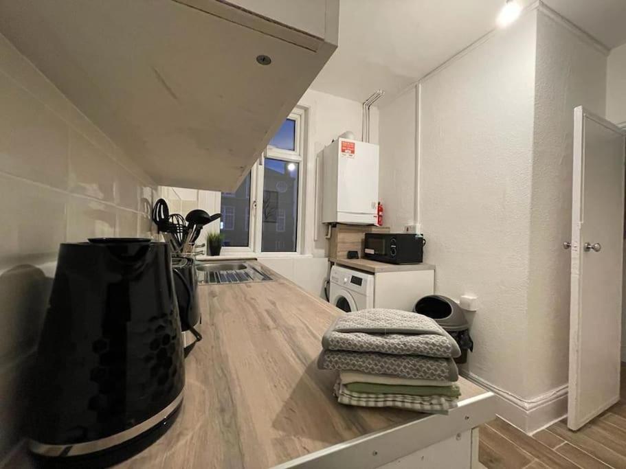 Beautiful 2 Bedroom On Tower Bridge ลอนดอน ภายนอก รูปภาพ