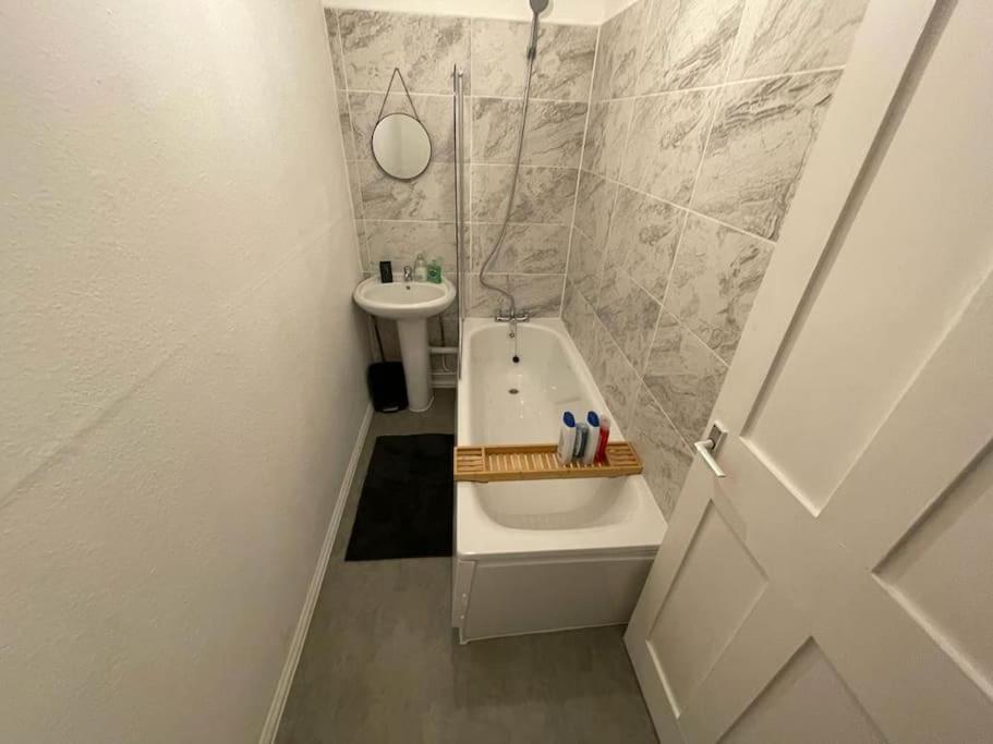 Beautiful 2 Bedroom On Tower Bridge ลอนดอน ภายนอก รูปภาพ